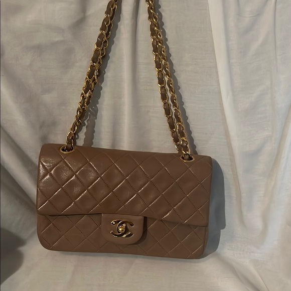 Chanel Tan Quilted Shoulder Bag with Gold Chain - Picture 7 of 10